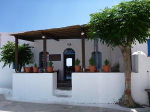 entrance to restaurant with fantastic view over crater