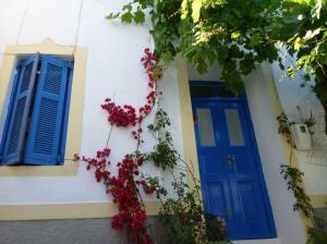 typique (Nikia, Nisiros)